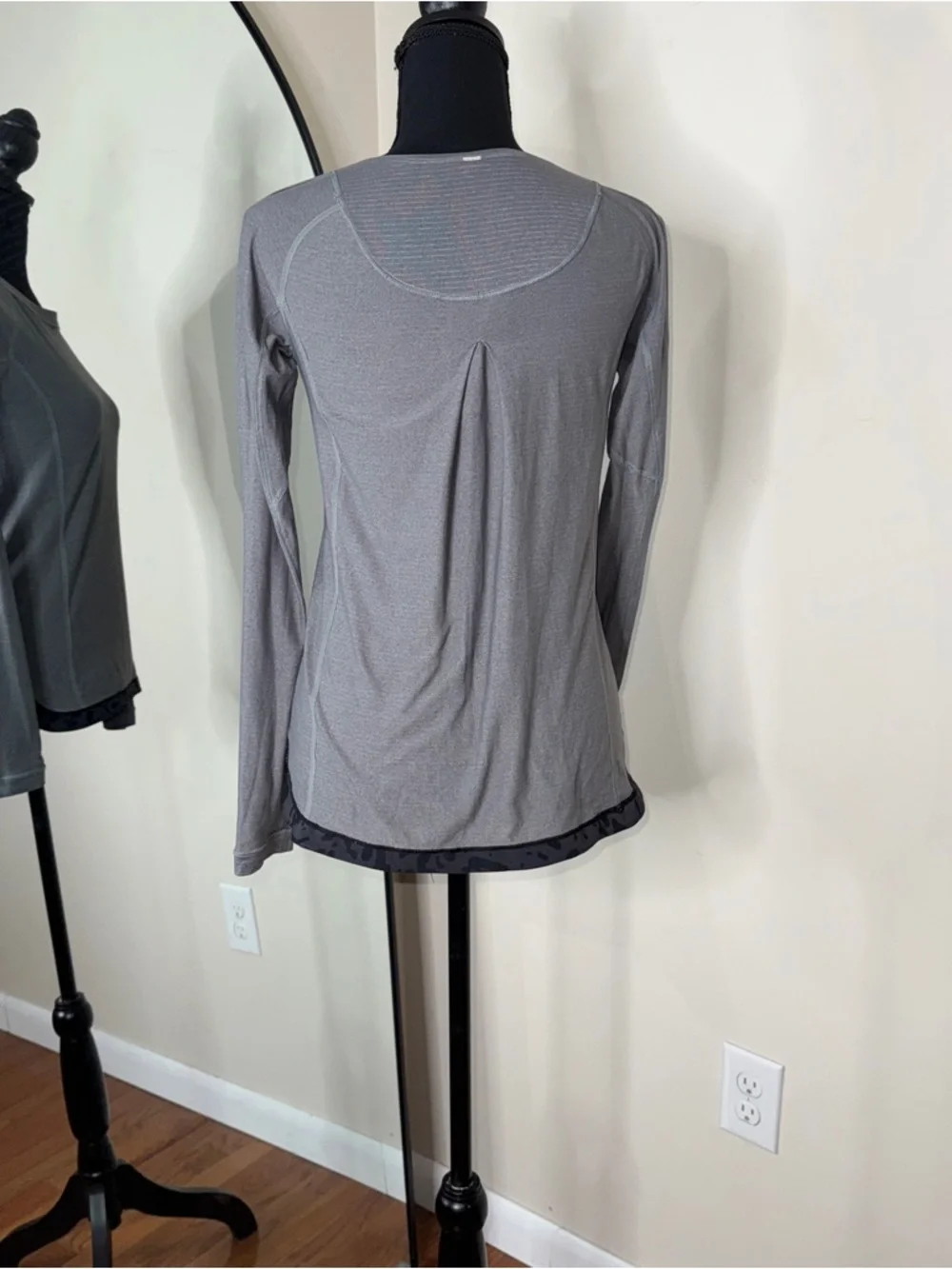 Lululemon Heathered Slate Turn It Up Long Sleeve Running Shirt Size S - Picture 8 of 10